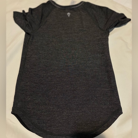 Ivivva size 4 tshirt - Picture 5 of 5